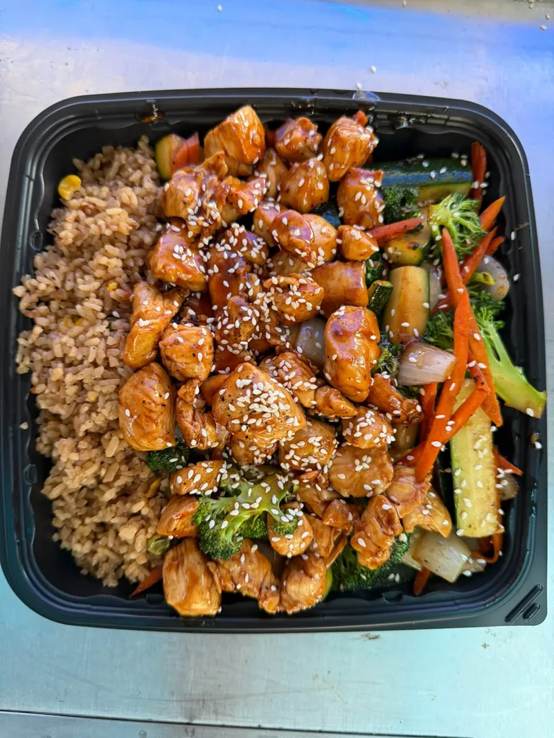 Real hibachi plate served at Hiroshi